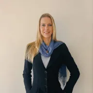 Stephanie Sprengel — corretora de imóveis com atendimento no Condomínio Alta Vista, em Colombo